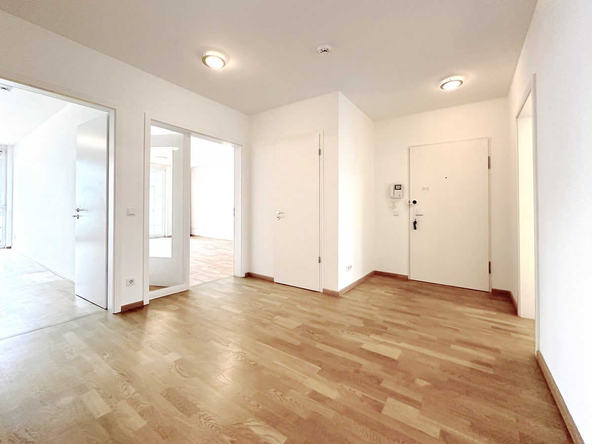 Flur ohne Home Staging in Hamburg Eppendorf