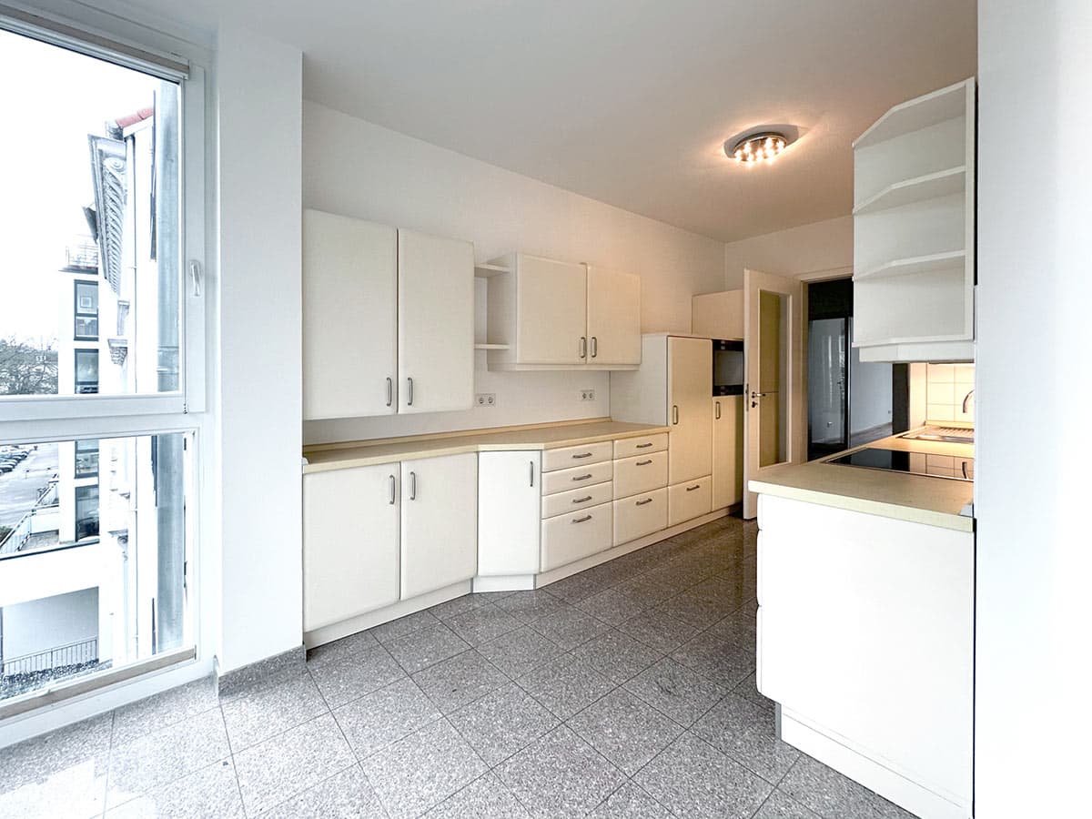 Wohnküche ohne Home Staging in Hamburg Eppendorf