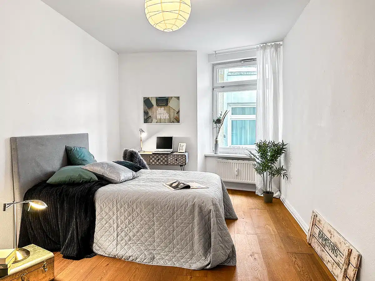 Schlafzimmer in Hamburg Eimsbüttel mit Home Staging