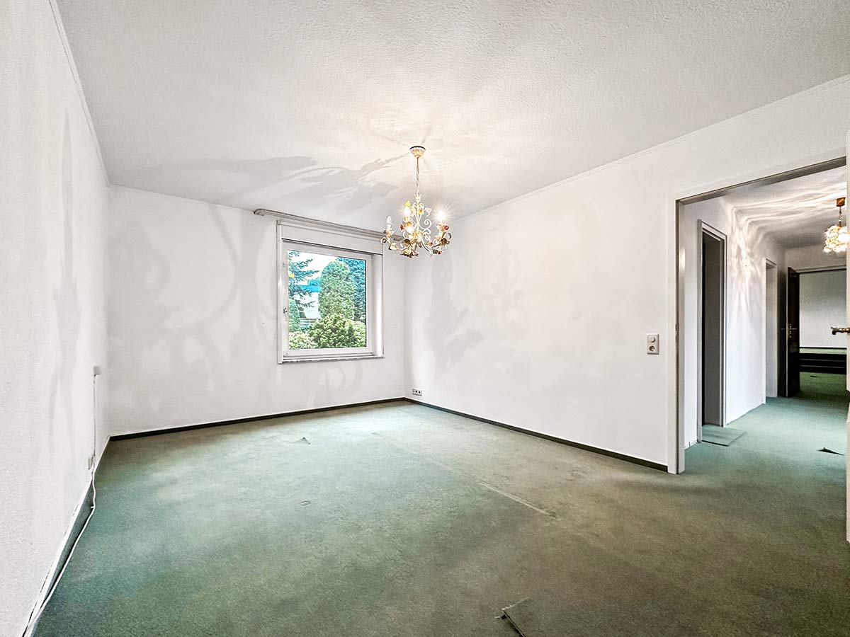 Schlafzimmer ohne Home Staging im Bungalow in Henstedt Ulzburg