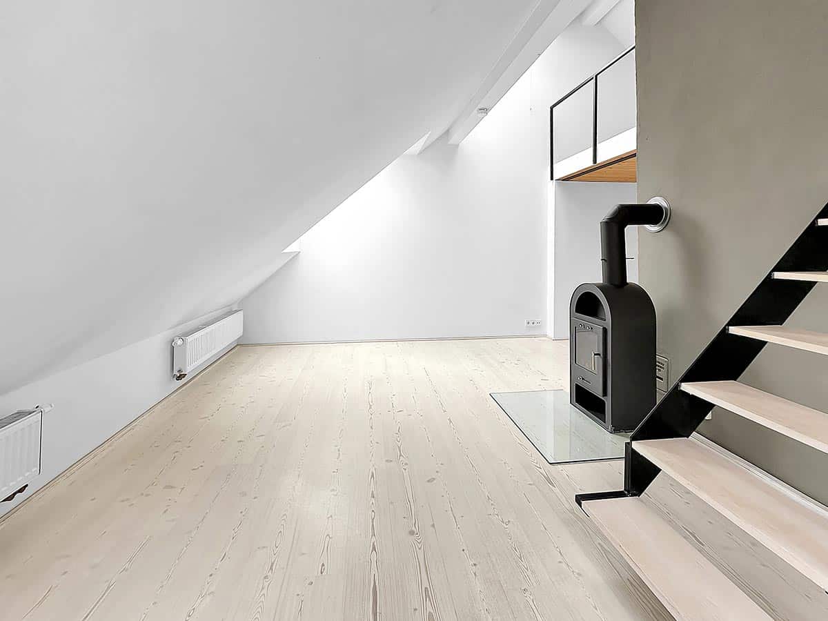 Wohnzimmer mit Kamin ohne Home Staging