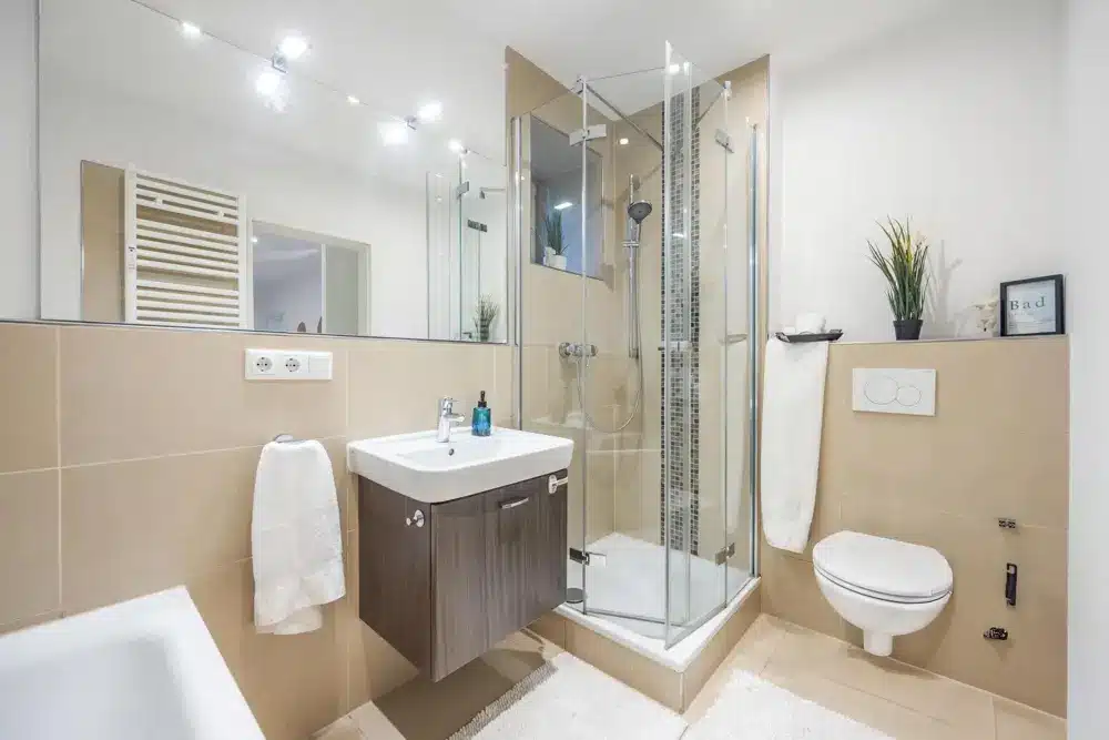 Tageslicht Dusch- und Wannenbad