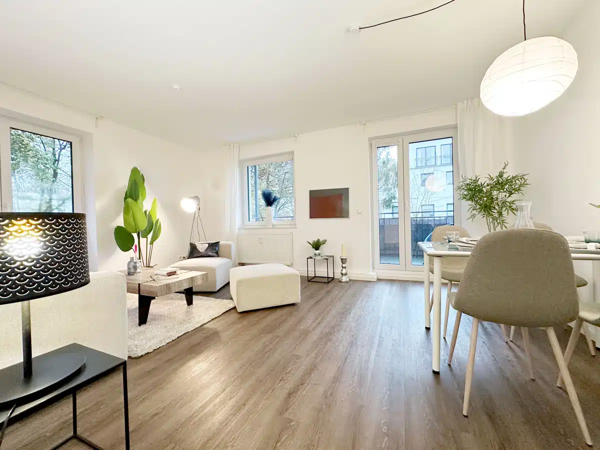 Wohn- und Esszimmer in einer Neubauwohnung mit Home Staging