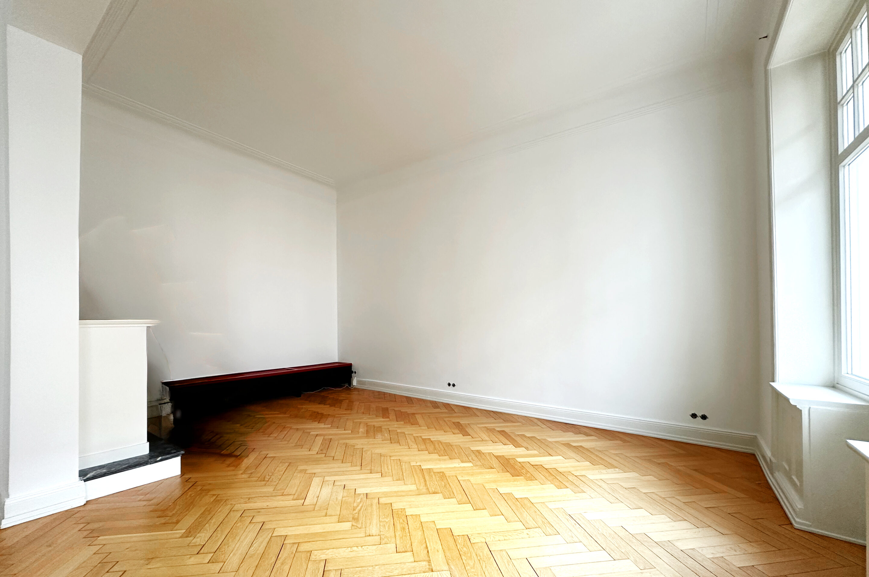 Ein Zimmer ohne Home Staging in einem Hamburger Altbau